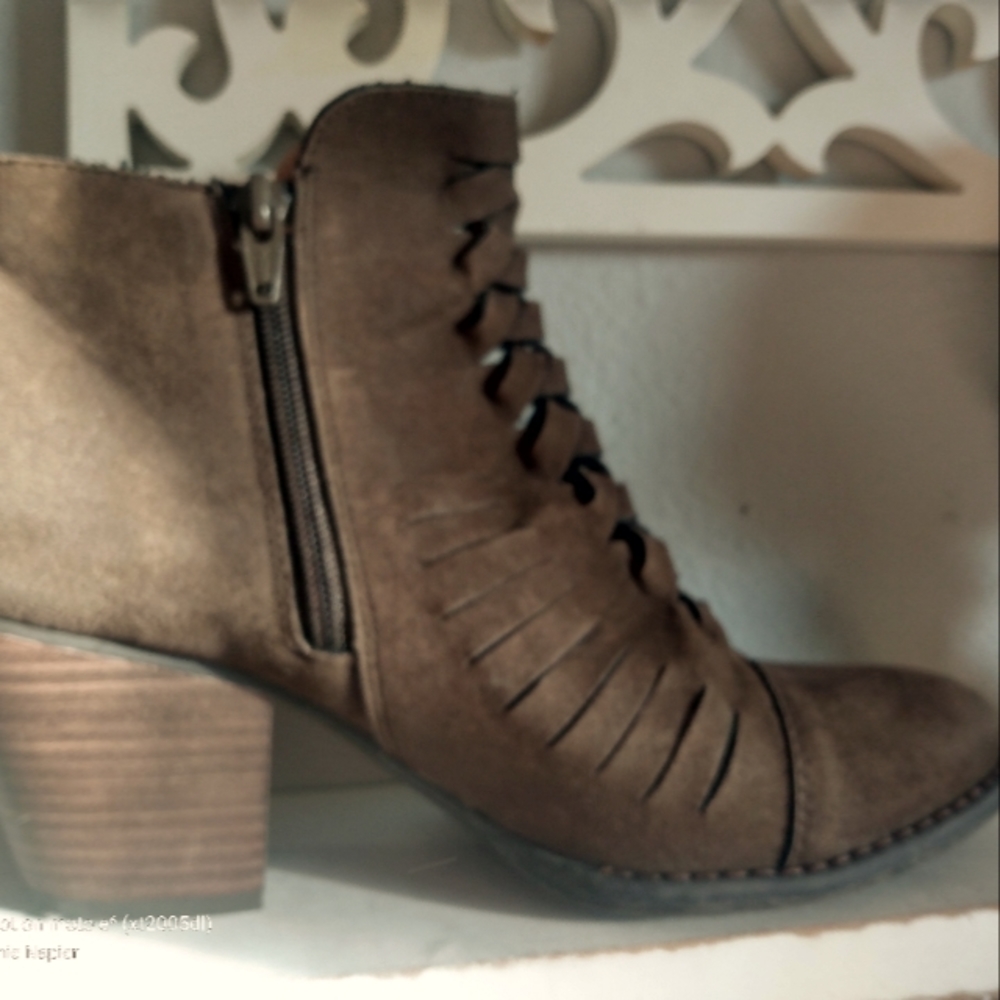 MOSSIMO BOOTIES sz 9